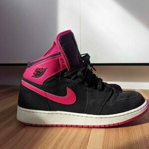 Jordan 1 Mid Black & Pink GS